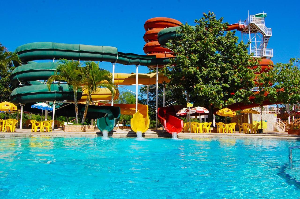 Villas Diroma Com Um Dia No Acqua Park, Splash E Slide Caldas Novas Kültér fotó